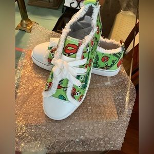 Grinch tennis shoes